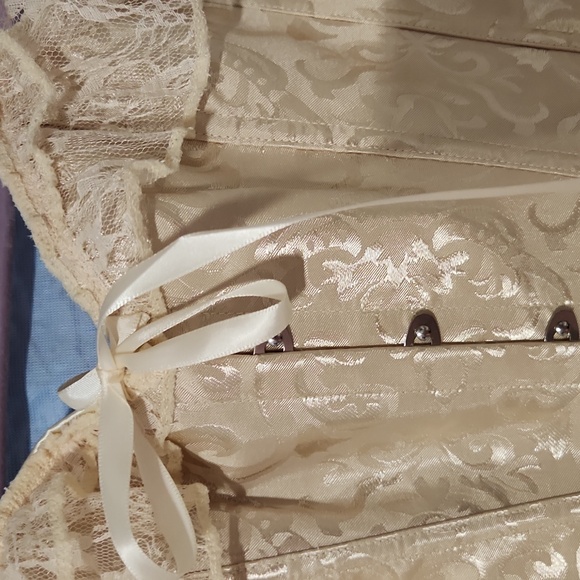 Elegant Lace Corset Top Size L. - Picture 2 of 12